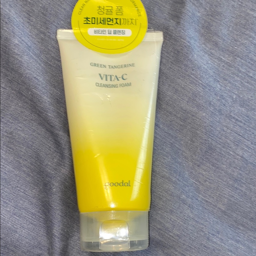 Green Tangerine Vita-C Cleansing Foam - Yellow